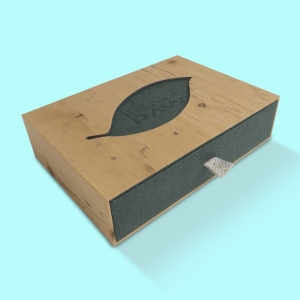 Custom made luxury branded product packaging, product folders, magnetic closure boxes, luxury gift boxes, real estate settlement boxes. Designed and built by Trusty Boxes, Sydney, Australia.