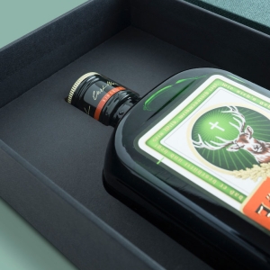 Liquor custom wine box, settlement handover premium box recycled box board packaging presentation box, custom made bespoke gift box, luxury packaging, ring binder, menu cover, rigid box, plastic polypropylene ring binder, metal edge box