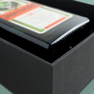 Influencer box, magnetic closure box, rigid box with magnetic closing lid, recycled cardboard packaging, black packaging boxes, box design, Sydney, Australia,