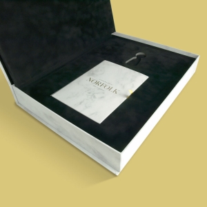 Kurraba Point Property Settlement Presentation Bespoke luxury branded promotional presentation gift boxes, magnetic closure boxes, luxury gift boxes, document covers & metal edge boxes. Designed and built by Trusty Boxes, Sydney, Australia.