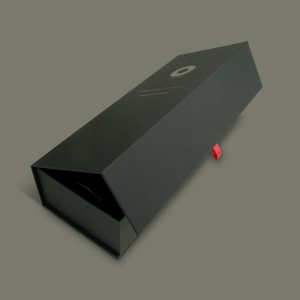 Custom premium magnetic gift boxes designed and built by Trusty! Luxury personalised packaging at your finger tips with an unlimited selection of options. Do yourself a favour and email us for help at hello@trustyboxes.com.au
