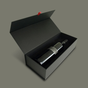 Custom premium magnetic gift boxes designed and built by Trusty! Luxury personalised packaging at your finger tips with an unlimited selection of options. Do yourself a favour and email us for help at hello@trustyboxes.com.au