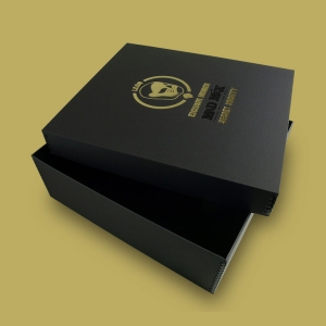 Custom made luxury branded product packaging, product folders, magnetic closure boxes, luxury gift boxes, real estate settlement boxes. Designed and built by Trusty Boxes, Sydney, Australia.