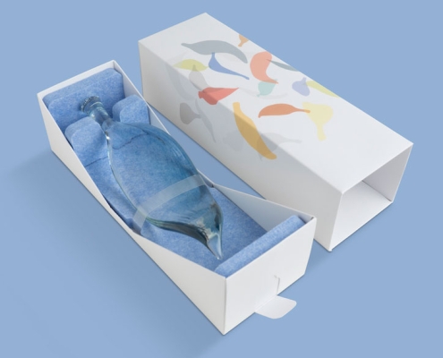 Bespoke luxury branded promotional presentation gift boxes, magnetic closure boxes, luxury gift boxes, document covers & metal edge boxes. Designed and built by Trusty Boxes, Sydney, Australia.