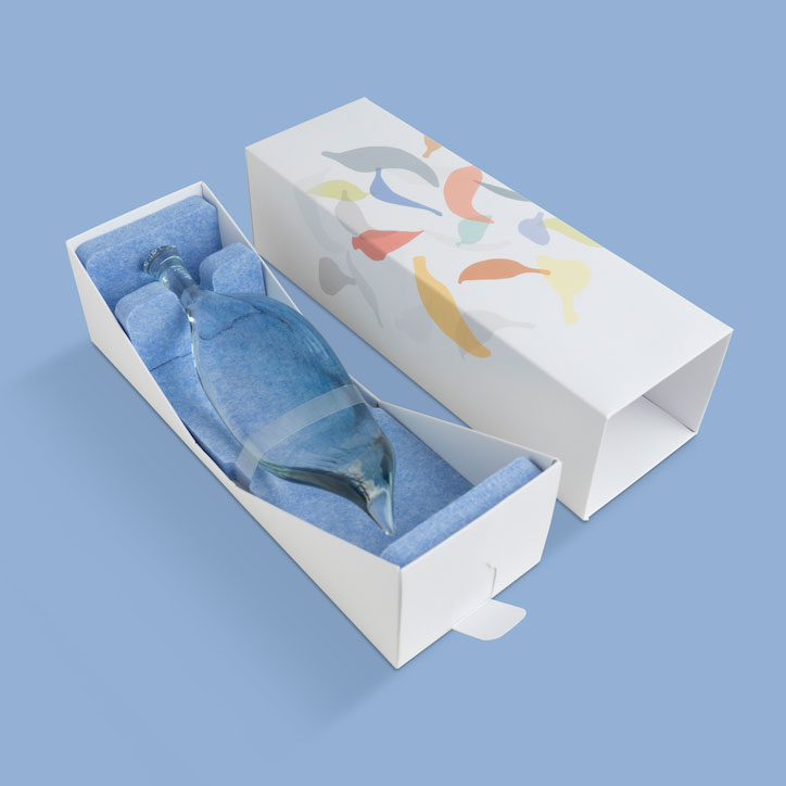 Bespoke luxury branded promotional presentation gift boxes, magnetic closure boxes, luxury gift boxes, document covers & metal edge boxes. Designed and built by Trusty Boxes, Sydney, Australia.